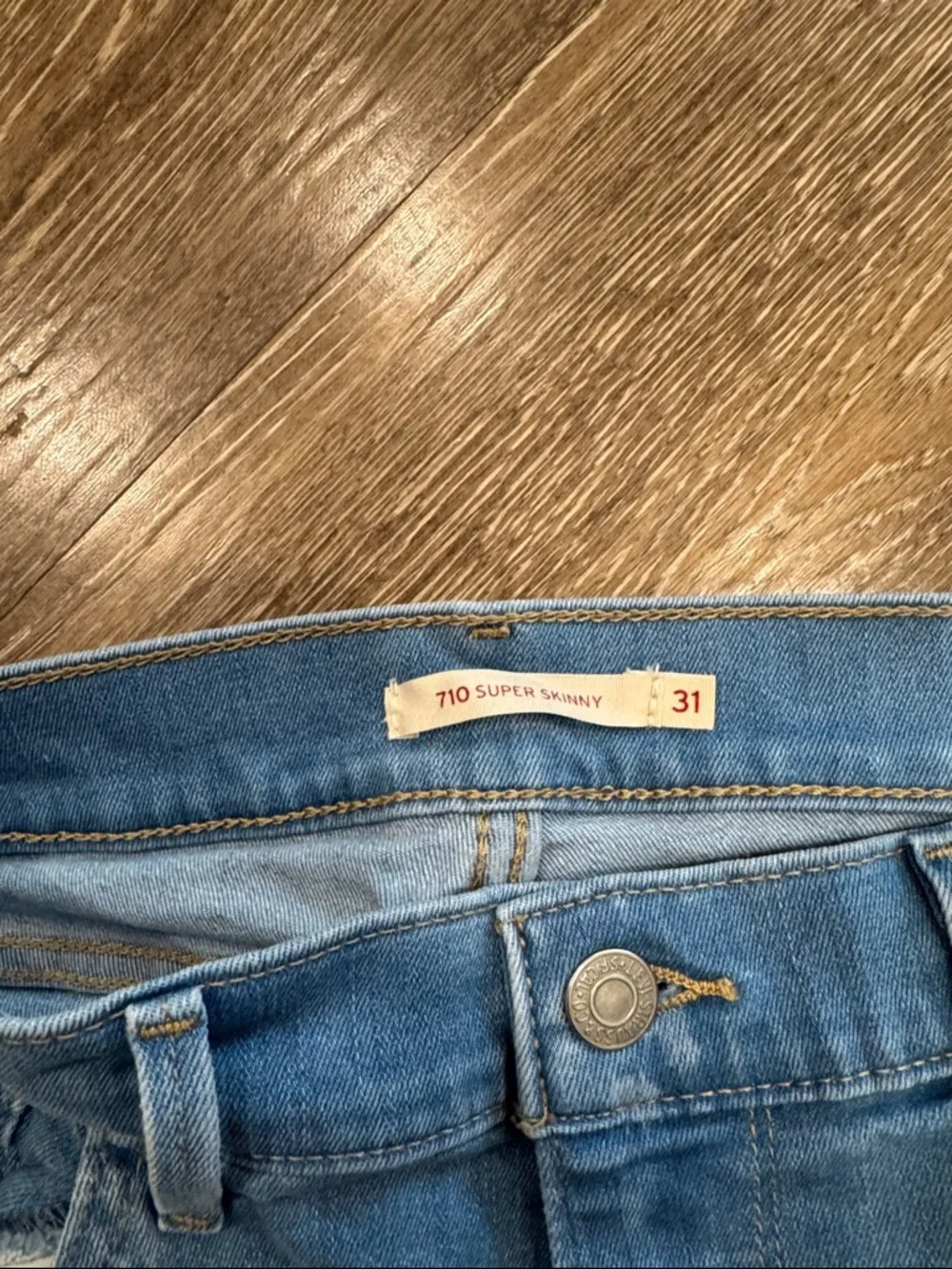 Levi's 710 Light Blue Skinny Jeans with Subtle Palm Print - Picture 3 of 6